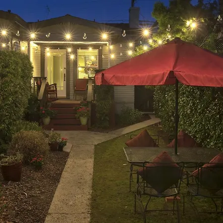 Hillcrest House Bed & Breakfast-2